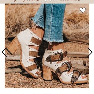 FreeBird Violet open toed western sandal 🖤 size 8